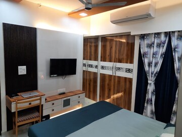 Bedroom in 2 BHK Apartment at Lodha Amara, Kolshet Road – for Rent