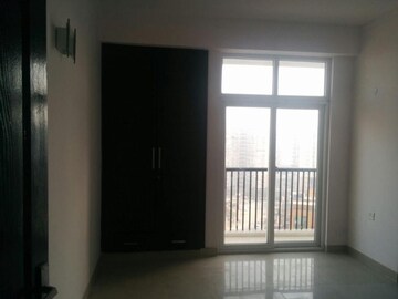 Room in 2.5 BHK Apartment at Unnati Fortune The Aranya, Sector 119 – for Rent