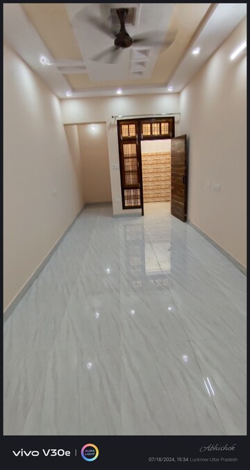 Room in 4 BHK Villa at Jankipuram – for Sale