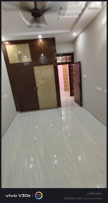 Room in 4 BHK Villa at Jankipuram – for Sale