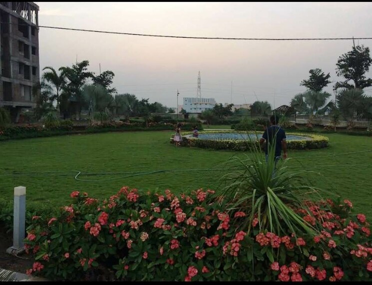 Garden, nipania  880 Sq.Yd. Plot In Nipania Indore 8083113