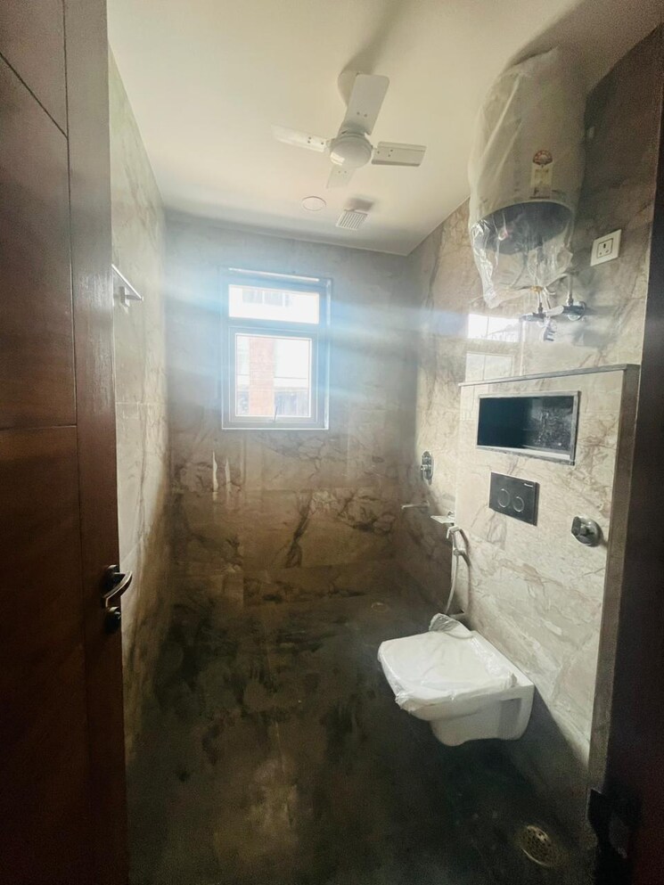 Bathroom, sector 42 4 Bedroom 2250 Sq.Ft. Builder Floor In Sector 42 Faridabad 8083141