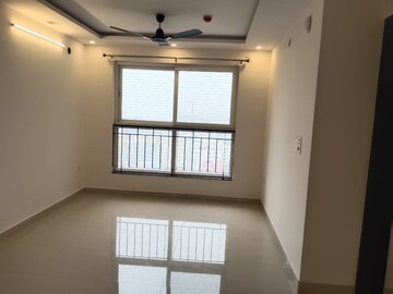 Room in 3 BHK Apartment at Pashmina Waterfront, Old Madras Road – for Rent