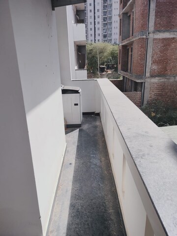 Balcony in 3 BHK Builder Floor at DLF City Gurgaon, Sector 27 – for Rent