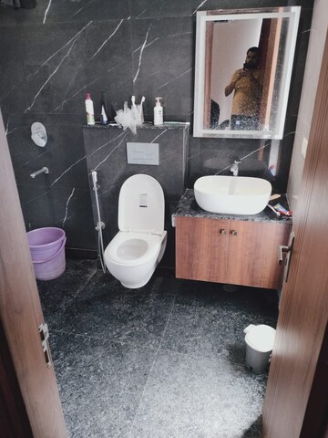 Bathroom in 3 BHK Builder Floor at DLF City Gurgaon, Sector 27 – for Rent