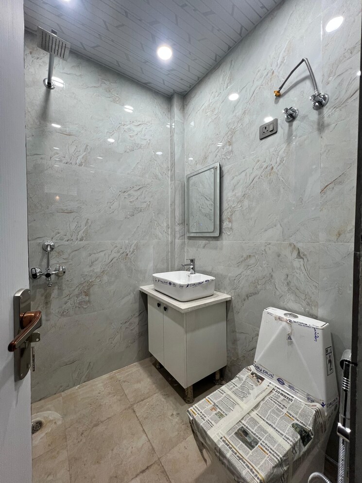Bathroom, shipra-krishna-vista 3 Bedroom 1150 Sq.Ft. Apartment In Ahinsa Khand 1 Ghaziabad 8083286