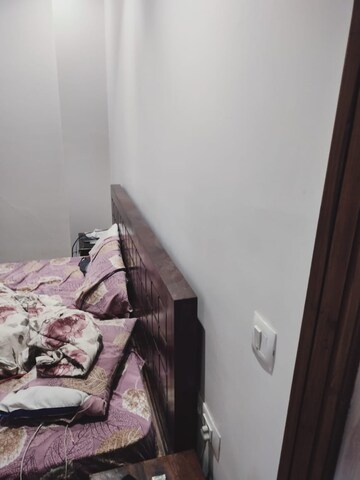 Furnished Amenities in 3 BHK Builder Floor at DLF City Gurgaon, Sector 27 – for Rent