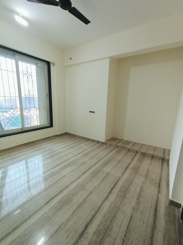 Room in 3 BHK Apartment at Gala Pride Palms, Kolshet Road – for Rent