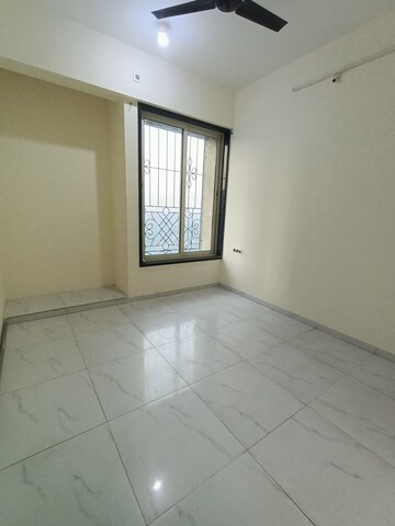 Room in 3 BHK Apartment at Gala Pride Palms, Kolshet Road – for Rent