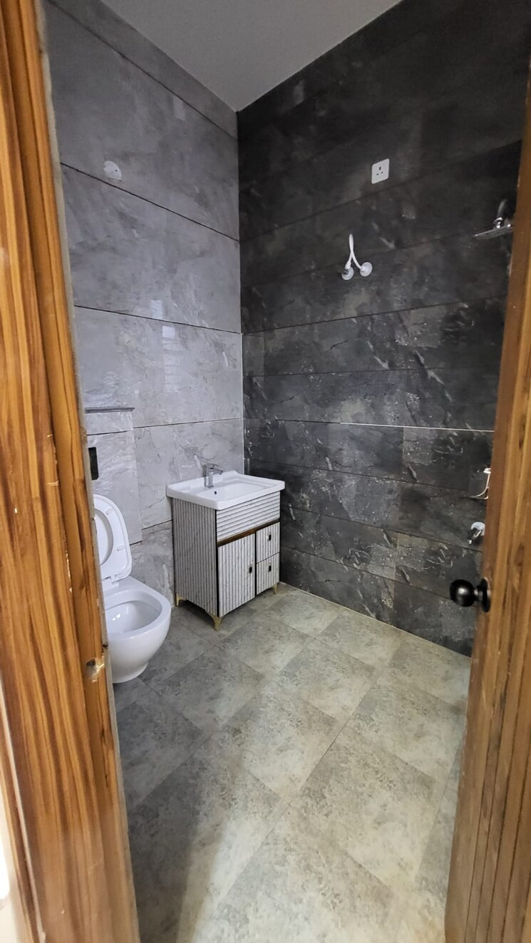 Bathroom, sector 123 2.5 Bedroom 999 Sq.Ft. Villa In Sector 123 Mohali 8083308