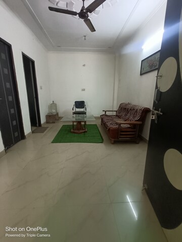 Living Room in 1.5 BHK Builder Floor at Ansal Sushant Lok I, Sector 43 – for Rent