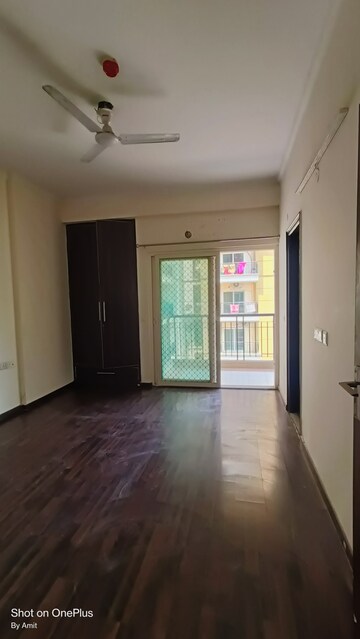 Room in 4 BHK Apartment at Apex Athena, Sector 75 – for Sale
