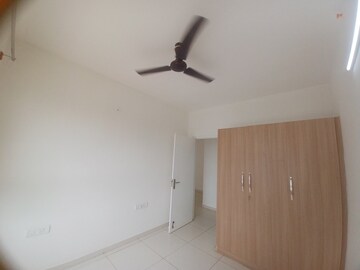 Room in 3 BHK Apartment at Godrej Aqua, International Airport Road – for Rent