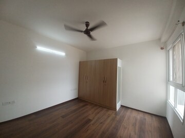 Room in 3 BHK Apartment at Godrej Aqua, International Airport Road – for Rent