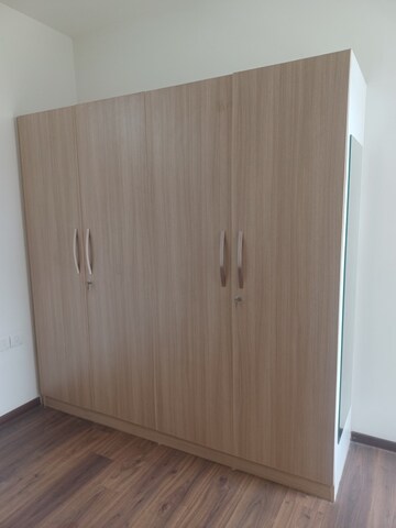 Room in 3 BHK Apartment at Godrej Aqua, International Airport Road – for Rent