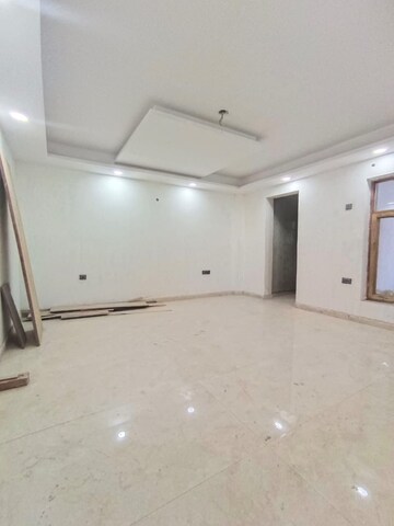 Room in 4 BHK Builder Floor at Green Fields Colony – for Rent