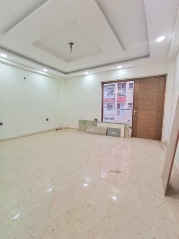 Room in 4 BHK Builder Floor at Green Fields Colony – for Rent