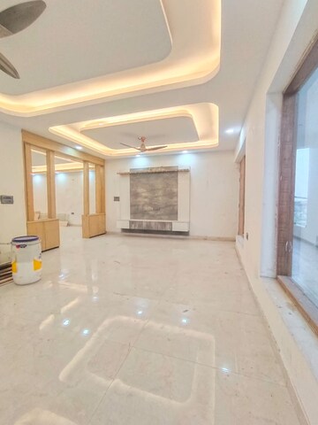Building Lobby in 4 BHK Builder Floor at Green Fields Colony – for Rent