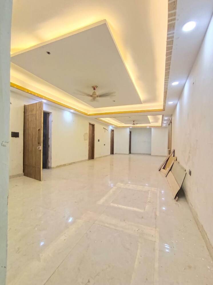 Room, green fields colony 4 Bedroom 4050 Sq.Ft. Builder Floor In Green Fields Colony Faridabad 8083327