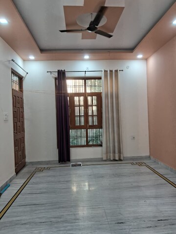 Room in 2 BHK Builder Floor at DLF Vibhuti Khand, Gomti Nagar – for Rent