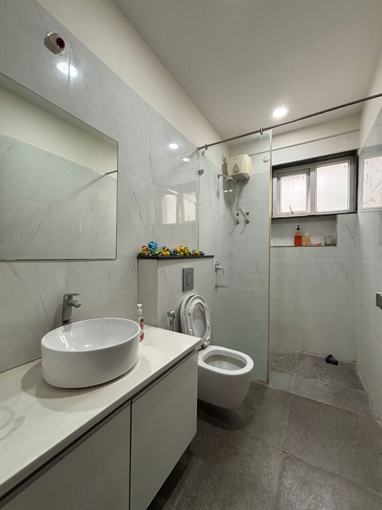 Bathroom, banjara hills 3 Bedroom 3000 Sq.Ft. Apartment In Banjara Hills Hyderabad 8083375