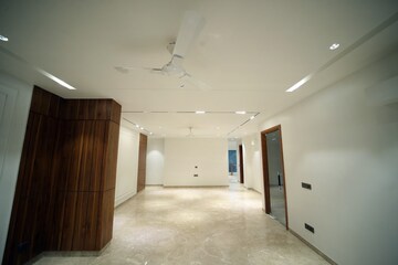 Room in 4 BHK Builder Floor at Ansal Sushant Lok I, Sector 43 – for Rent
