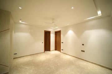 Room in 4 BHK Builder Floor at Ansal Sushant Lok I, Sector 43 – for Rent