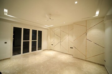Room in 4 BHK Builder Floor at Ansal Sushant Lok I, Sector 43 – for Rent