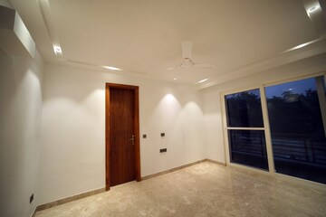 Room in 4 BHK Builder Floor at Ansal Sushant Lok I, Sector 43 – for Rent