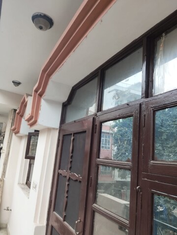 Furnished Amenities in 1 BHK Builder Floor at Unitech Rakshak, Sector 41 – for Rent