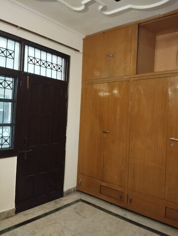 Furnished Amenities in 1 BHK Builder Floor at Unitech Rakshak, Sector 41 – for Rent