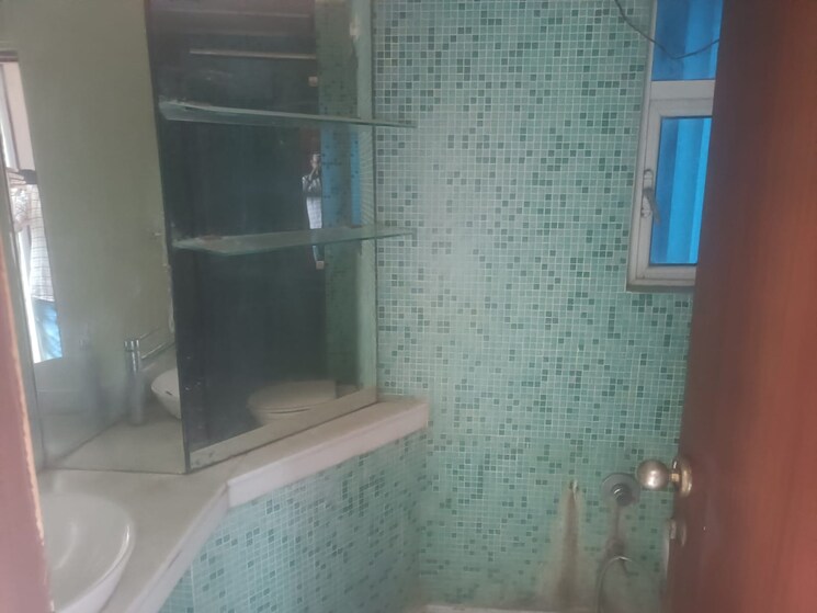 Bathroom, queens-court-worli 4 Bedroom 2500 Sq.Ft. Penthouse In Worli Mumbai 8083649