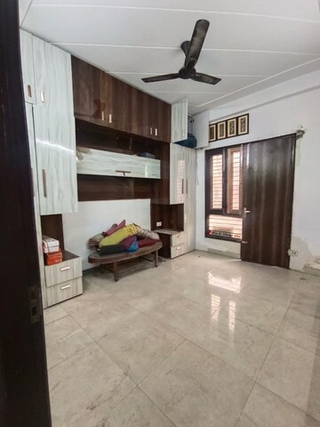 Parking in 4 BHK Builder Floor at Sector 43 – for Rent
