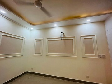 Room in 2 BHK Apartment at Suncity Avenue 76, Sector 76 – for Rent