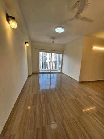 Room in 4 BHK Apartment at Amrapali Centurian Park, Tech Zone 4 Greater Noida – for Rent