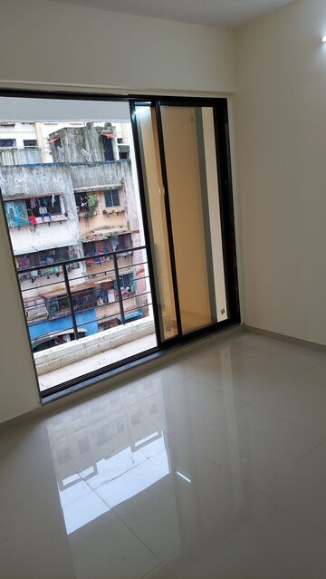 Room in 1 BHK Apartment at Kurla East – for Rent