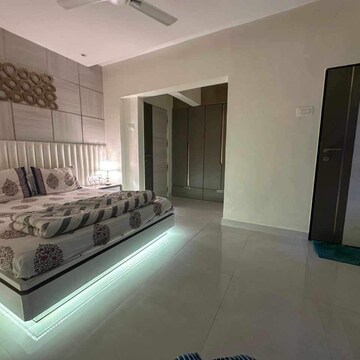 Bedroom in 2 BHK Apartment at Exotic Palace, Yari Road – for Rent