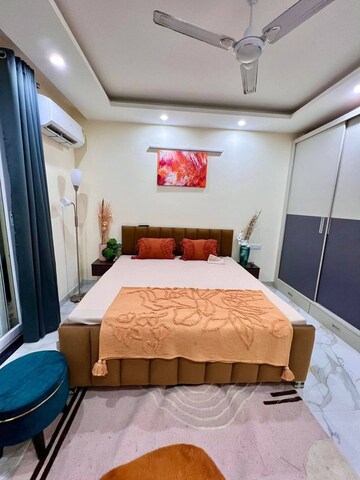 Bedroom in 3 BHK Builder Floor at Sector 44 – for Rent