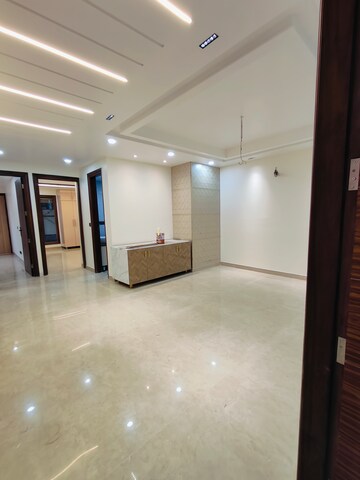 Room in 3 BHK Builder Floor at Ansal Sushant Lok I, Sector 43 – for Rent