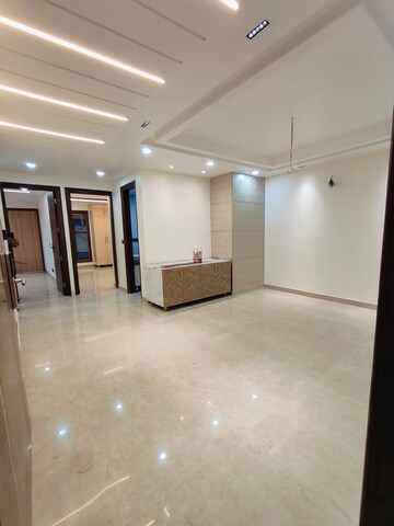 Room in 3 BHK Builder Floor at Ansal Sushant Lok I, Sector 43 – for Rent