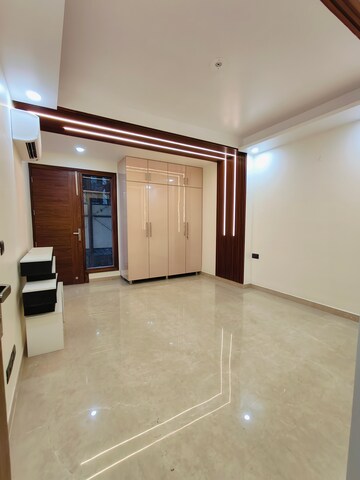 Room in 3 BHK Builder Floor at Ansal Sushant Lok I, Sector 43 – for Rent
