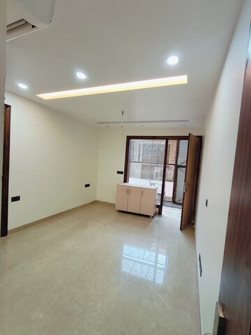 Room in 3 BHK Builder Floor at Ansal Sushant Lok I, Sector 43 – for Rent