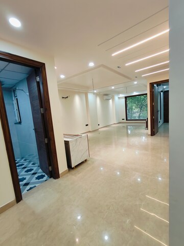 Room in 3 BHK Builder Floor at Ansal Sushant Lok I, Sector 43 – for Rent
