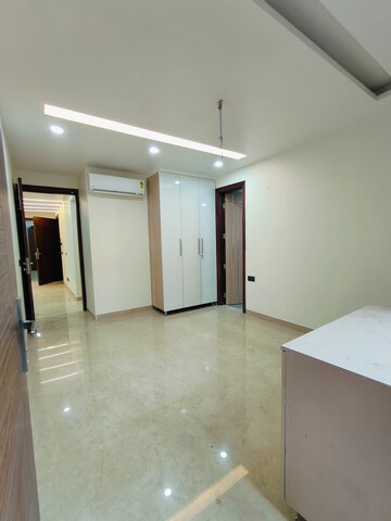 Room in 3 BHK Builder Floor at Ansal Sushant Lok I, Sector 43 – for Rent