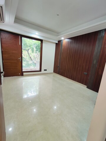 Room in 3 BHK Builder Floor at Ansal Sushant Lok I, Sector 43 – for Rent