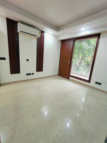 Room in 3 BHK Builder Floor at Ansal Sushant Lok I, Sector 43 – for Rent
