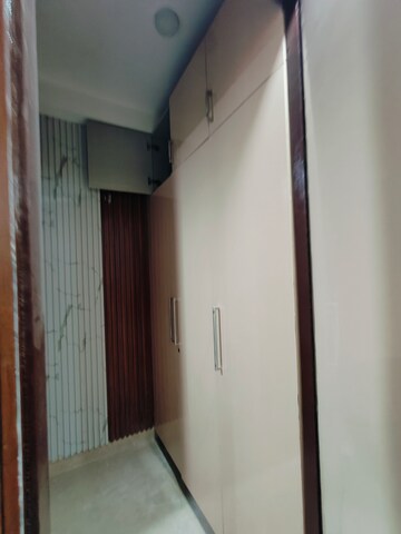 Building Lobby in 3 BHK Builder Floor at Ansal Sushant Lok I, Sector 43 – for Rent