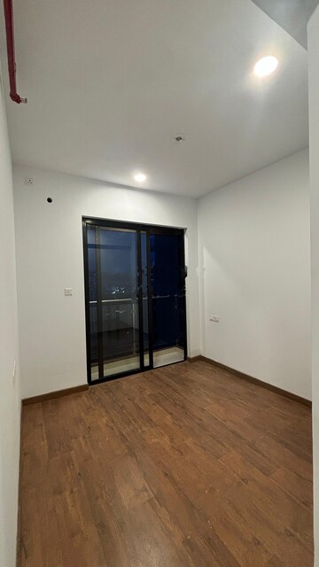 Room in 2 BHK Apartment at Risland The Icon, Dhokali – for Rent