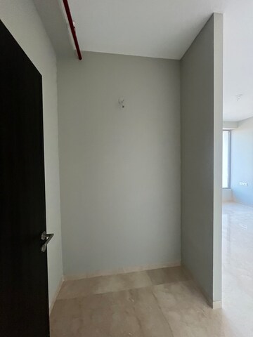 Room in 6 BHK Apartment at Oberoi Sky City, Borivali East – for Sale