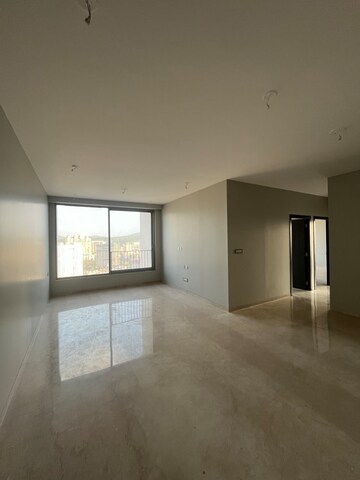 Room in 6 BHK Apartment at Oberoi Sky City, Borivali East – for Sale